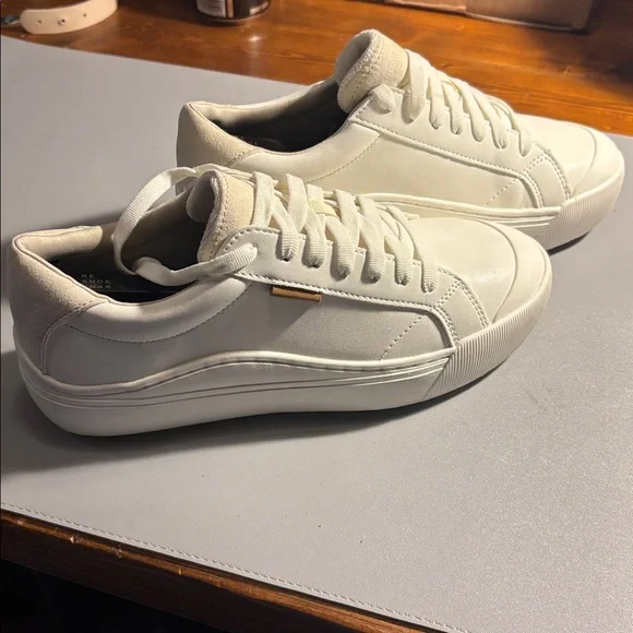 Dr. Scholl's White Lace-Up Sneakers - Picture 2 of 10